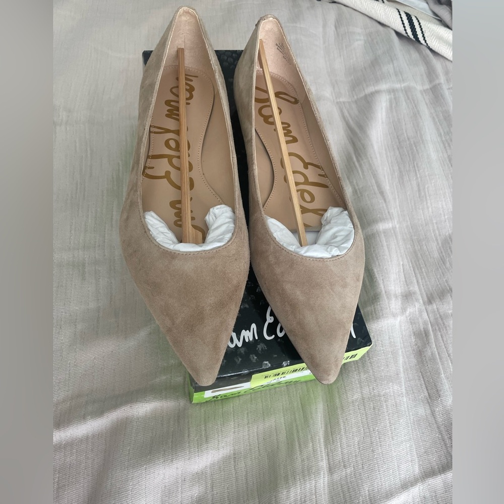 New in Box Sam Edelman, Pointed Toe, Suede Flats, size 9